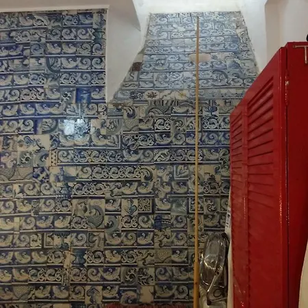 Апартаменты Charm And Space In Historic Лиссабон