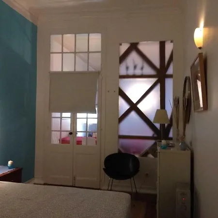 Charm And Space In Historic Лиссабон